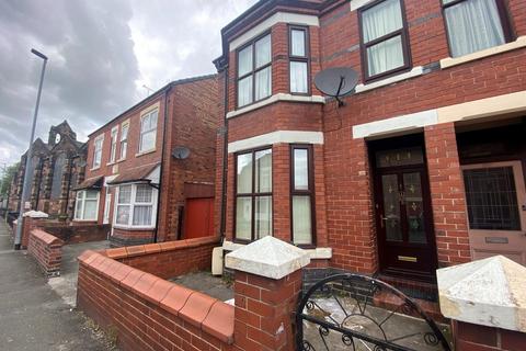 3 bedroom end of terrace house to rent, Earle St, Crewe