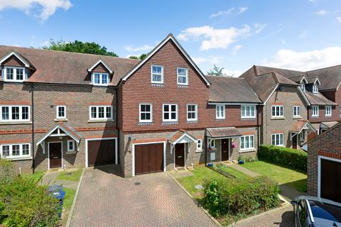 5 bedroom terraced house for sale, Reris Grange Close, Surrey GU8