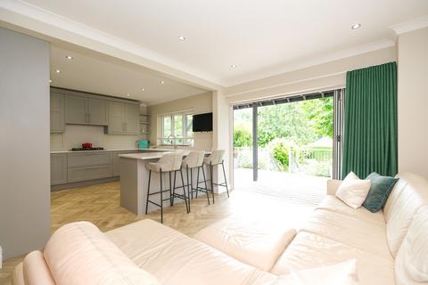 17 Warren Drive, Orpington, BR6 6EX
