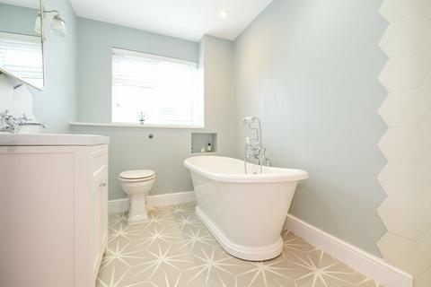 17 Warren Drive, Orpington, BR6 6EX