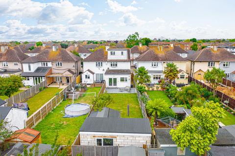 4 bedroom semi-detached house for sale, Pentland Avenue, Southend-on-sea, SS3