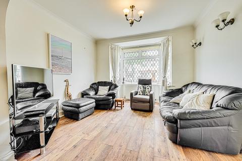 4 bedroom semi-detached house for sale, Pentland Avenue, Southend-on-sea, SS3