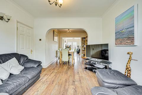 4 bedroom semi-detached house for sale, Pentland Avenue, Southend-on-sea, SS3