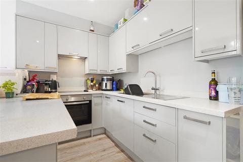 2 bedroom flat to rent, Pathfield Road, SW16