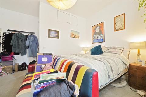 2 bedroom flat to rent, Pathfield Road, SW16