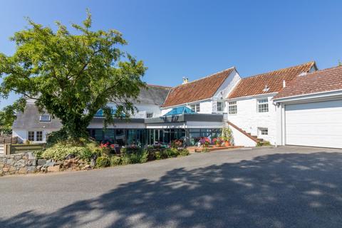 5 bedroom semi-detached house for sale, La Rue Du Preel, Castel, Guernsey