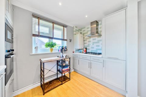 2 bedroom maisonette to rent, Rydens Avenue, Walton-On-Thames, KT12