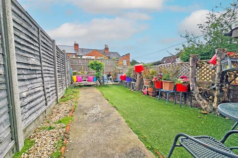 3 bedroom terraced house for sale, Auckland Road, Reading RG6