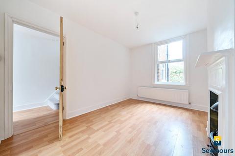 18 Artillery Road, Guildford, GU1 4NW