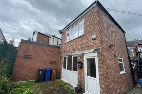 1 bedroom maisonette to rent, Woodford Road, Bramhall