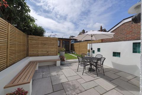 41 Douglas Road, Tonbridge, TN9 2TH