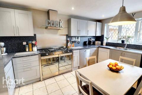 4 bedroom detached house for sale, Whittingham Close, Luton