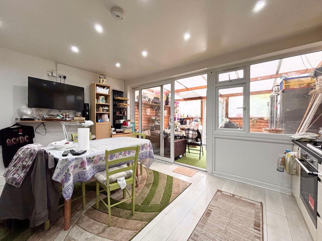Kitchen &amp; Dining
