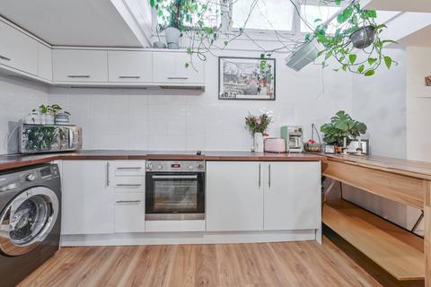 1 bedroom flat for sale, Caledonian Road, Islington, London, N1