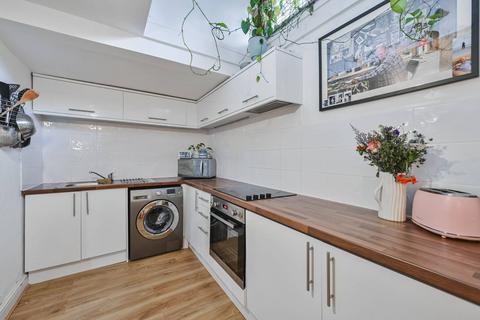 1 bedroom flat for sale, Caledonian Road, Islington, London, N1