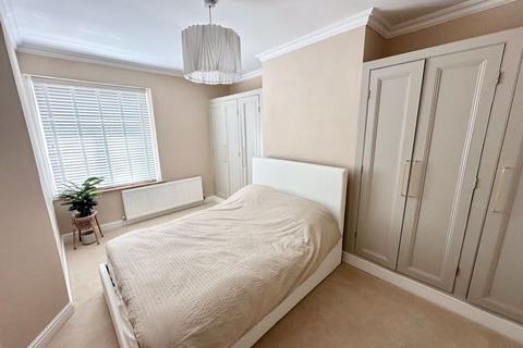 2 bedroom house to rent, Savile Park, Halifax