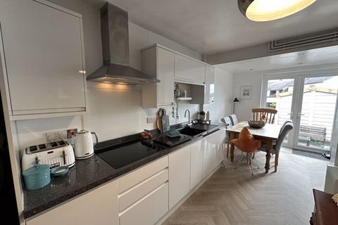 4 bedroom terraced house for sale, Station Road, Caernarfon