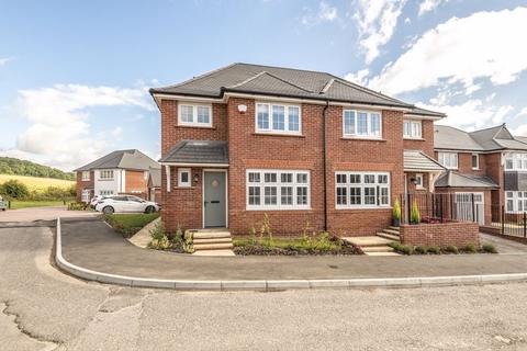 3 bedroom semi-detached house to rent, Ernest Road, Alton