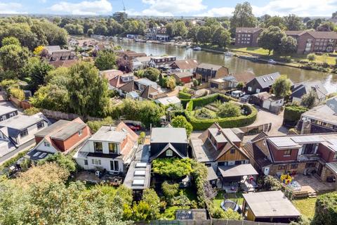 3 bedroom detached bungalow for sale, The Crescent, Shepperton