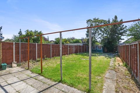 4 bedroom semi-detached house for sale, Wyndale Avenue, Kingsbury