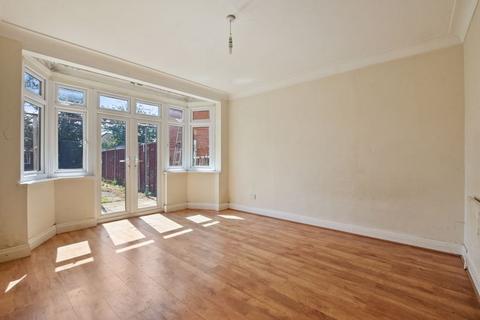 4 bedroom semi-detached house for sale, Wyndale Avenue, Kingsbury