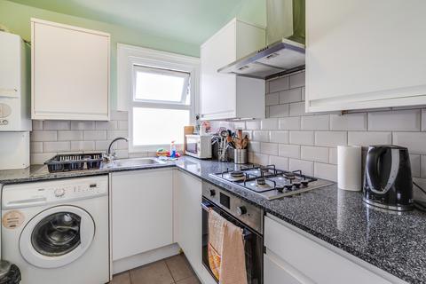 4 bedroom flat to rent, Pennard Road, W12