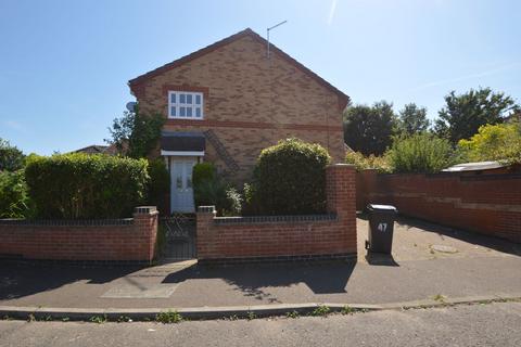 2 bedroom semi-detached house to rent, Haddon Park, Colchester. CO1