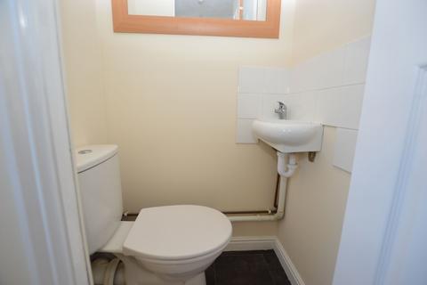 2 bedroom semi-detached house to rent, Haddon Park, Colchester. CO1