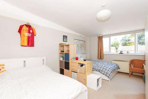 2 bedroom maisonette for sale, Chiltern Way, Tring