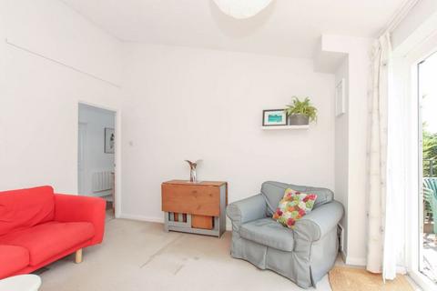 2 bedroom maisonette for sale, Chiltern Way, Tring