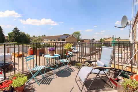 4 Chiltern Way, Tring, HP23 5JY