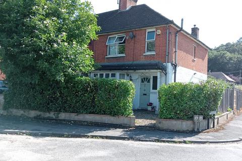 3 bedroom semi-detached house to rent, Triggs lane