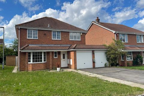 4 bedroom detached house to rent, Rosemary Avenue, Earley