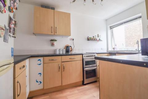 3 bedroom apartment for sale, May Avenue, Canvey Island