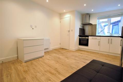 Studio to rent, Fortis Green, Finchley N2