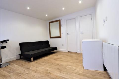 Studio to rent, Fortis Green, Finchley N2