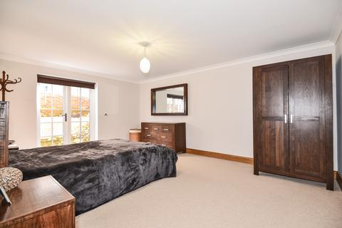 4 bedroom property to rent, Dovecote Mews, Breakspear Road North, Harefield UB9 6QS