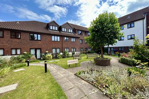 1 bedroom apartment for sale, Cobbinsbank, Waltham Abbey