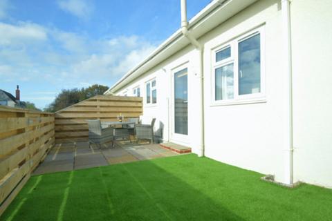 2 bedroom bungalow to rent, Yaverland Road, Sandown