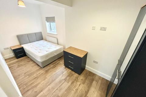 1 bedroom in a house share to rent, Deerbarn Road, Guildford GU2