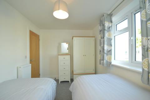 2 bedroom bungalow to rent, Yaverland Road, Sandown