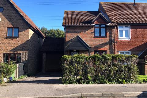 2 bedroom semi-detached house to rent, Ardingly Crescent, Hedge End