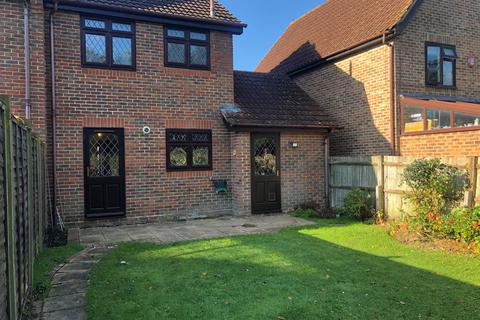 2 bedroom semi-detached house to rent, Ardingly Crescent, Hedge End