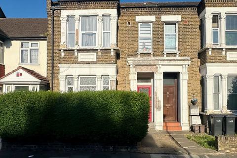 2 bedroom flat to rent, Latymer Road, London N9