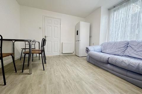 2 bedroom flat to rent, Latymer Road, London N9