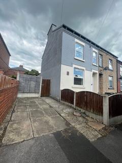 3 bedroom end of terrace house to rent, Ecclesburn Avenue, Leeds, LS9