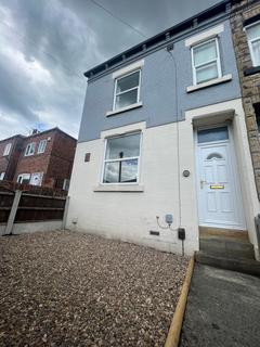 3 bedroom end of terrace house to rent, Ecclesburn Avenue, Leeds, LS9