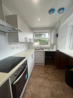 3 bedroom end of terrace house to rent, Ecclesburn Avenue, Leeds, LS9