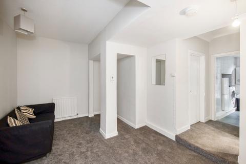 4 bedroom flat to rent, Brighton Street, Old Town, Edinburgh, EH1