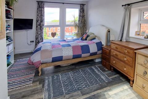 100 Calton Road, Gloucester, GL1 5DY